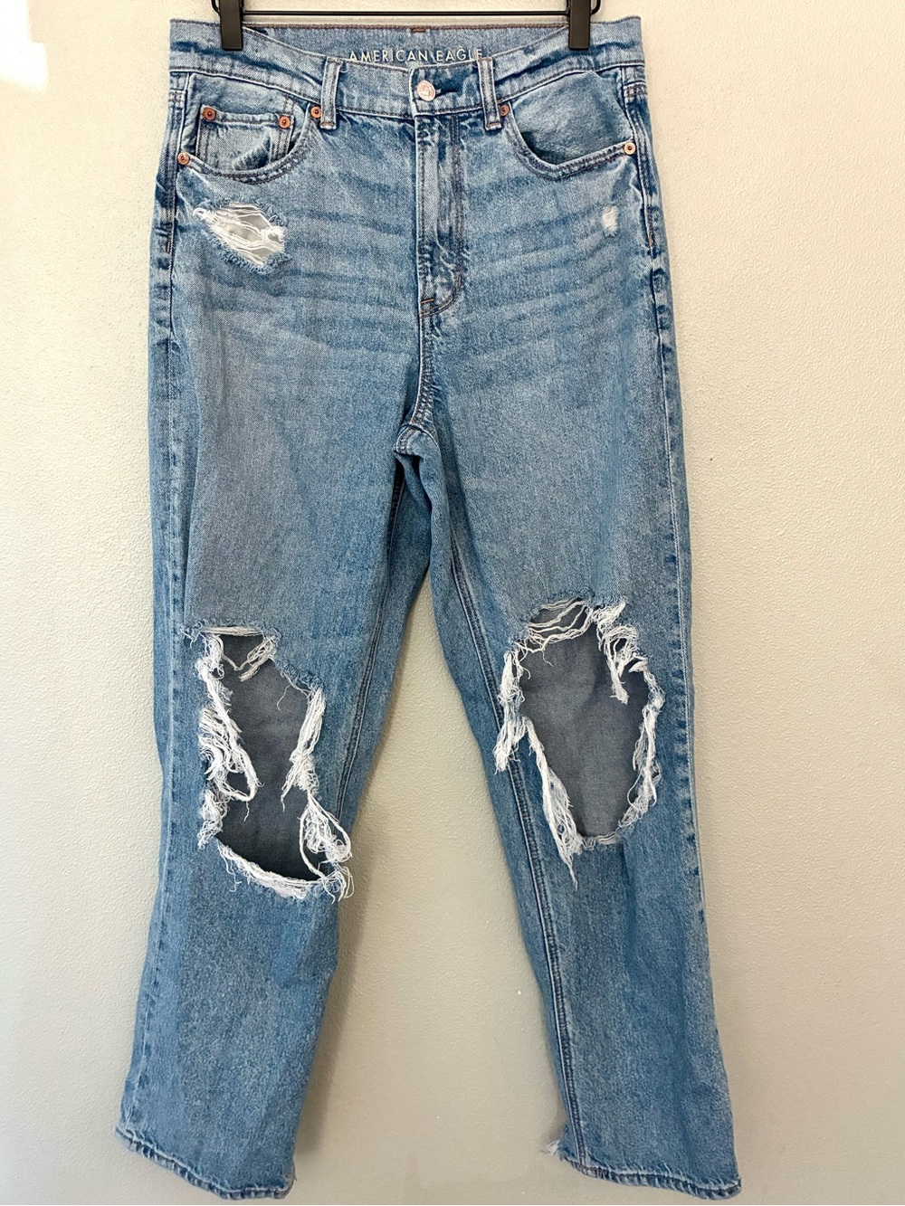 American Eagle Ripped Straight Jeans Distressed Knee Light Wash Women’s 8